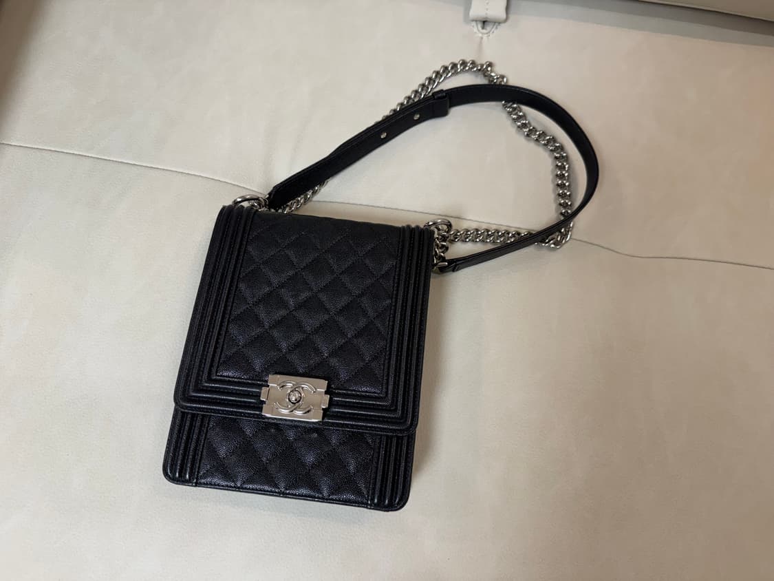 샤넬 보이 버티컬 플랩백 사첼백 캐비어 은장 29번대 상품이미지2