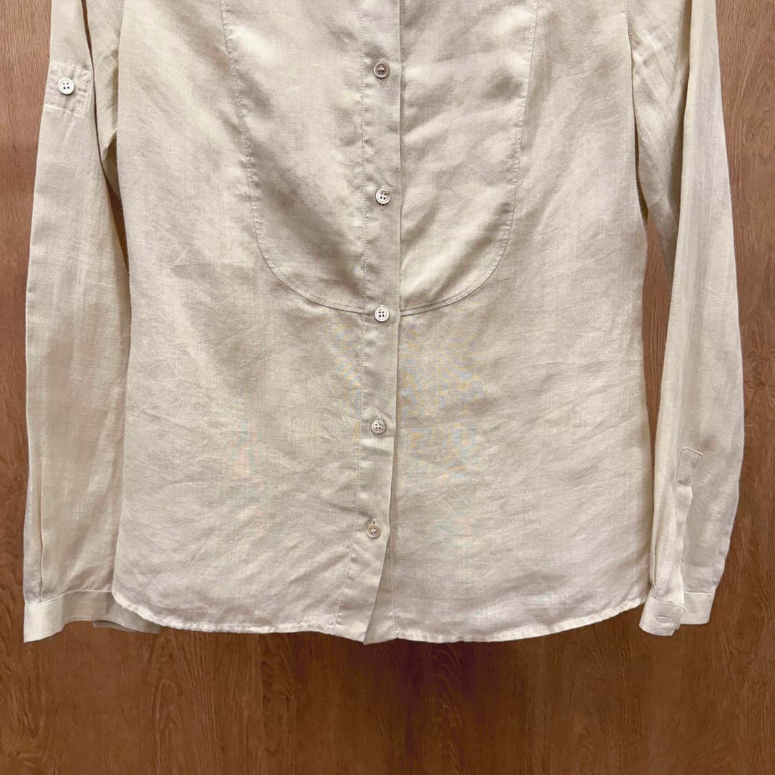 아르마니 익스체인지 라운드 패널 버튼업 셔츠 절개 라인 디테일 베이지 상품이미지5