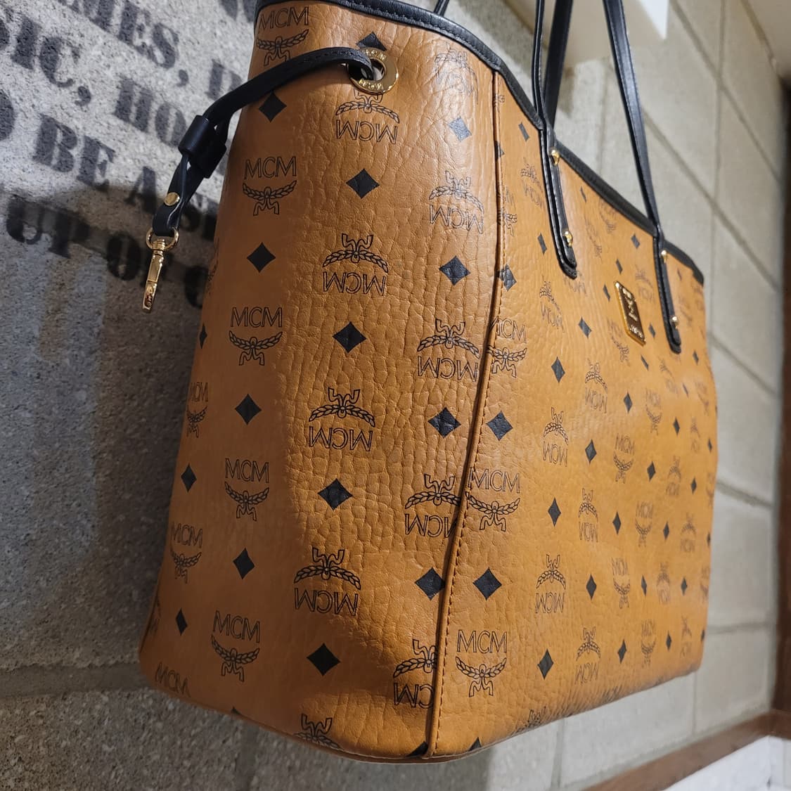 MCM 리버시블 비세토스 쇼퍼백 상품이미지5