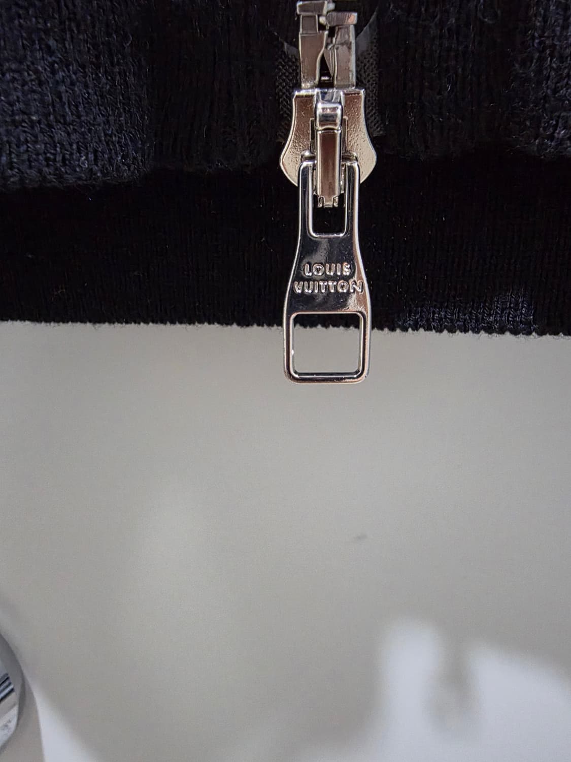 루이비통 블랙 세무 스웨이드 카디건 자켓 상품이미지3