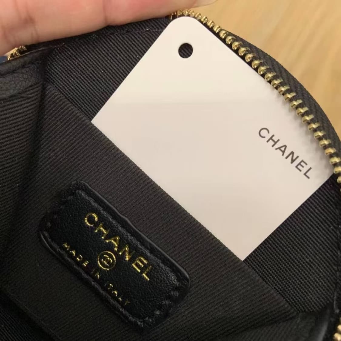 샤넬VIP 블랙 CC로고 에어팟 케이스 & 동전지갑 샤넬 참 상품이미지10