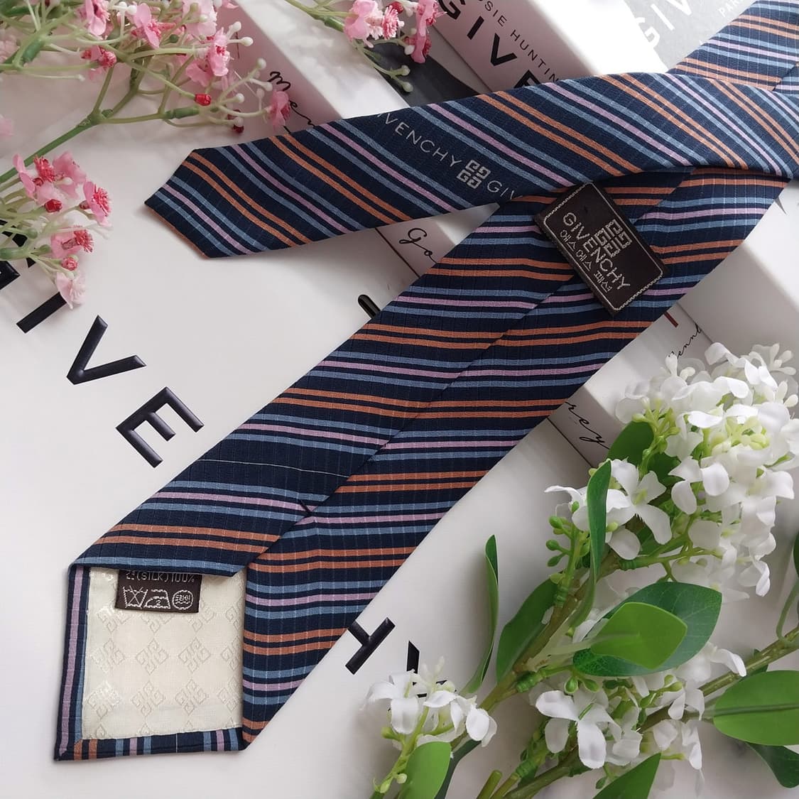 지방시 실크 네이비 스트라이프 넥타이 7.9cm A+~A등급 K2438
 상품이미지4