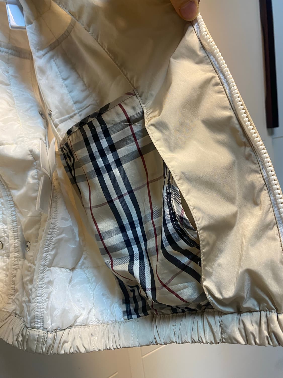버버리 런던 여성 패딩 조끼 38사이즈 상품이미지8