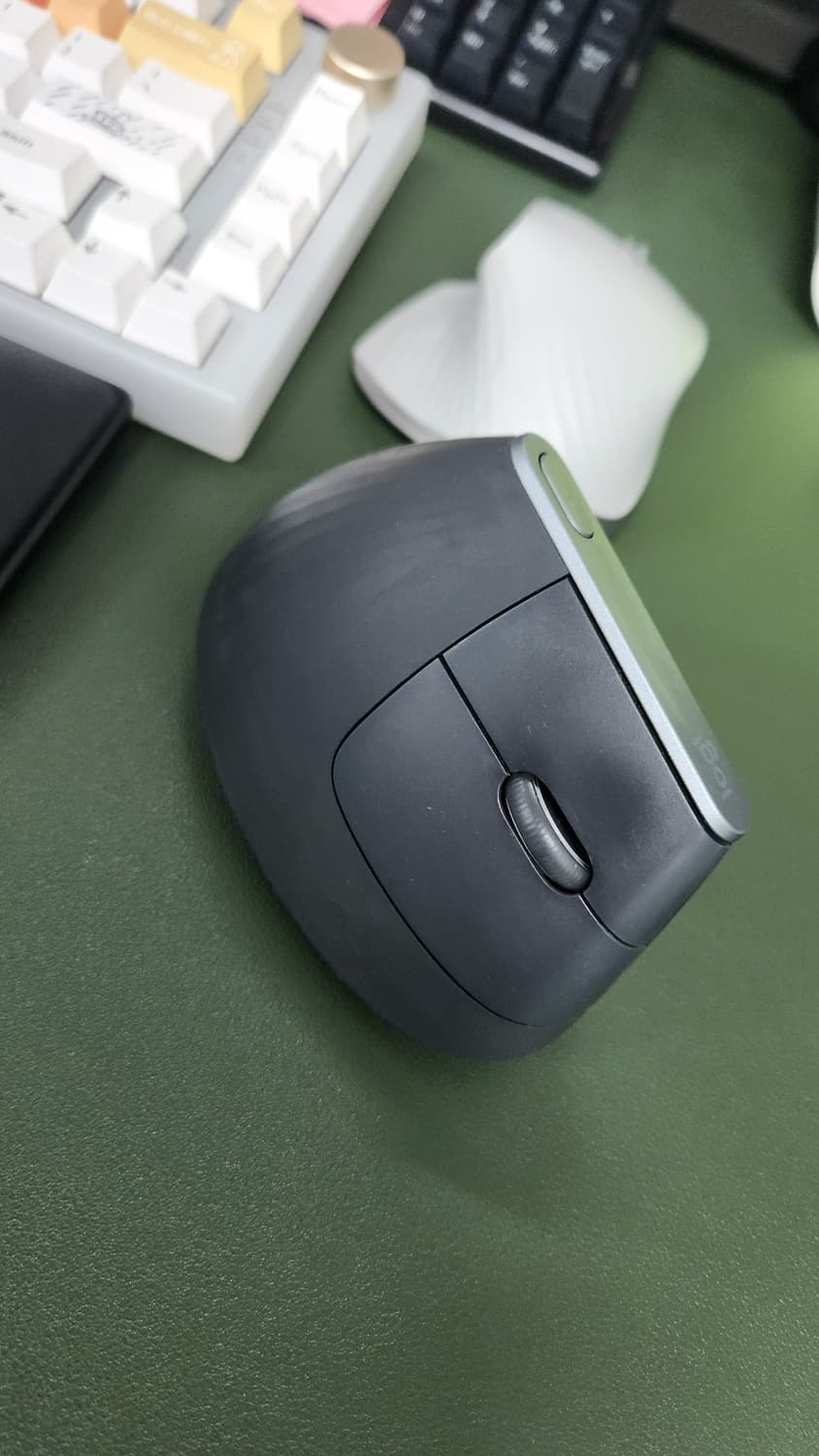 # 로지텍 MX Vertical 버티컬 마우스 / 인체공학마우스 어고노믹 상품이미지2