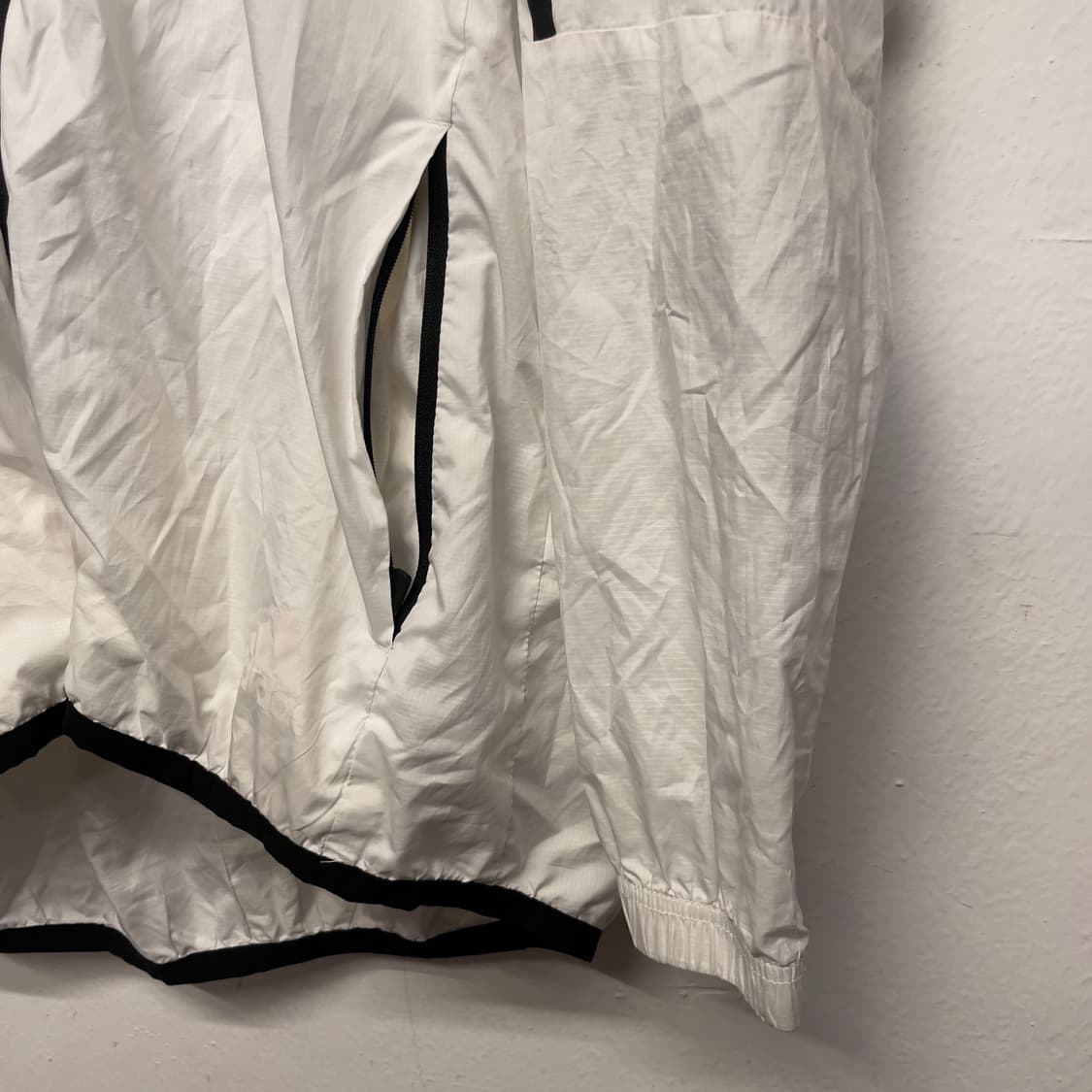 아디다스 러닝 화이트 경량 바람막이 자켓   상품이미지4