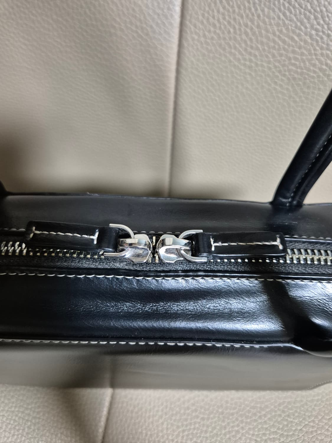 스탠드오일 포스트백  스티치 블랙 핸드백 상품이미지7