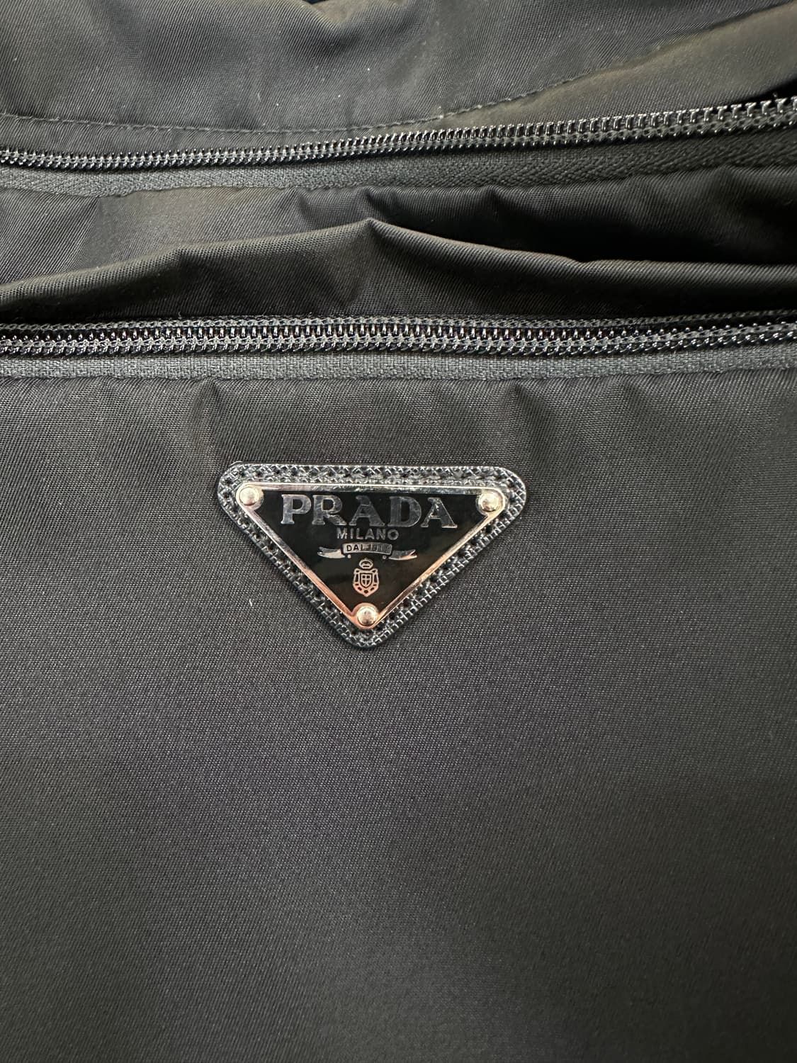 프라다 가방 바이커백 상품이미지2