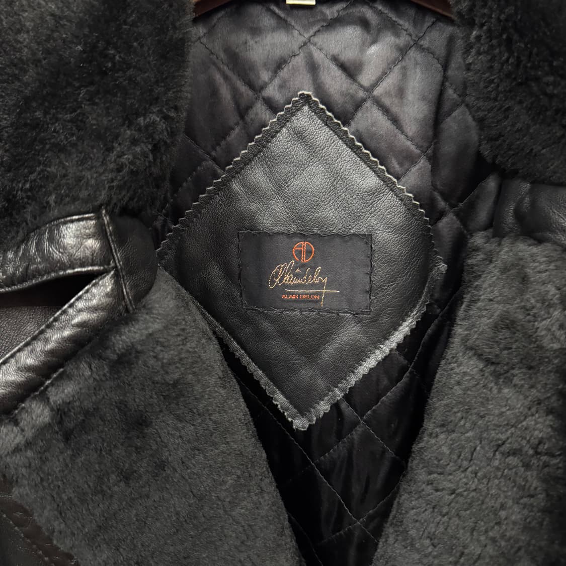 알랭드롱 빈티지 퍼카라 레더 반코트 안감 퀼팅 디테일 블랙 상품이미지5