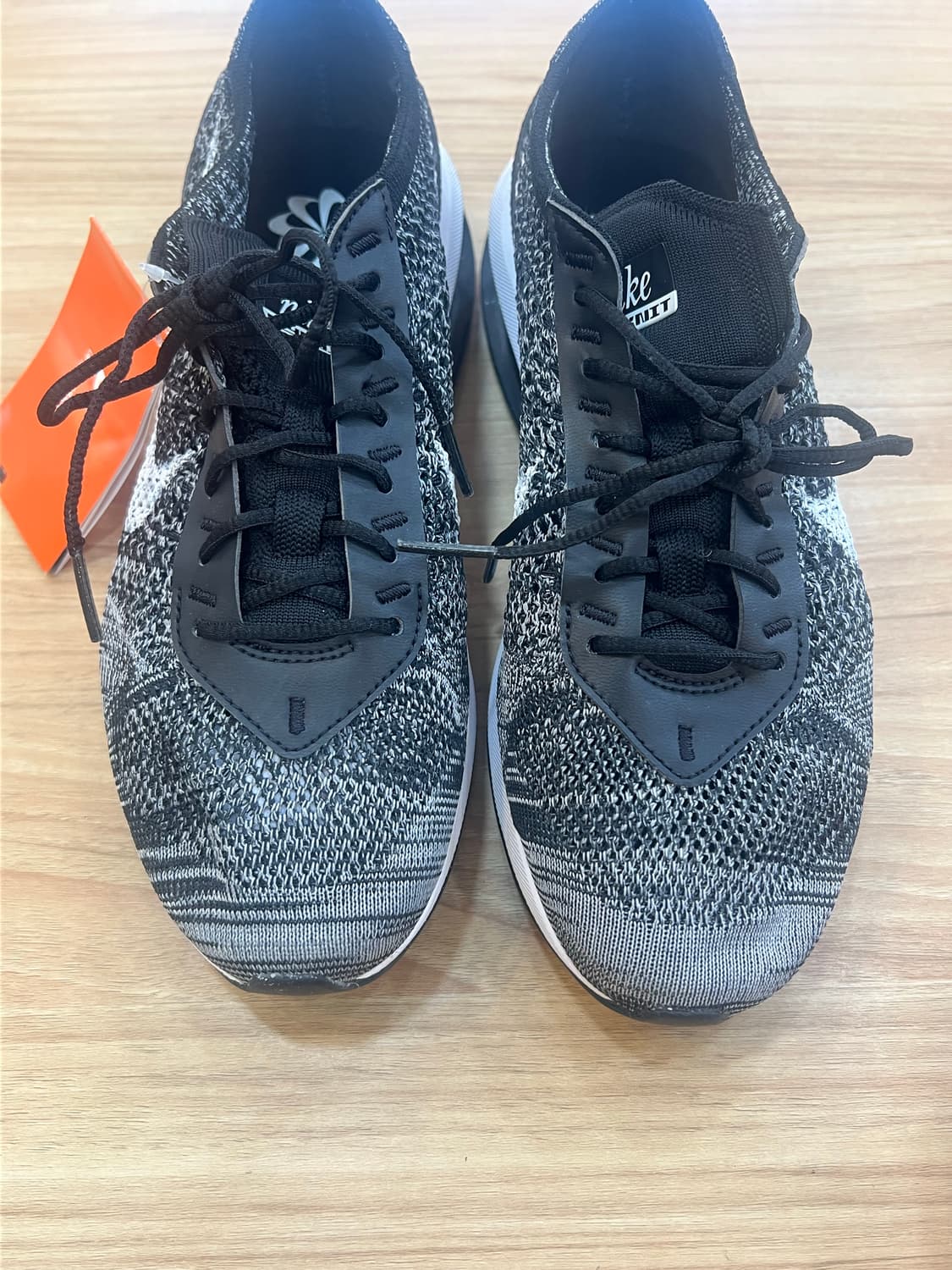 새제품 나이키 플라이니트 블랙/화이트 운동화 상품이미지3