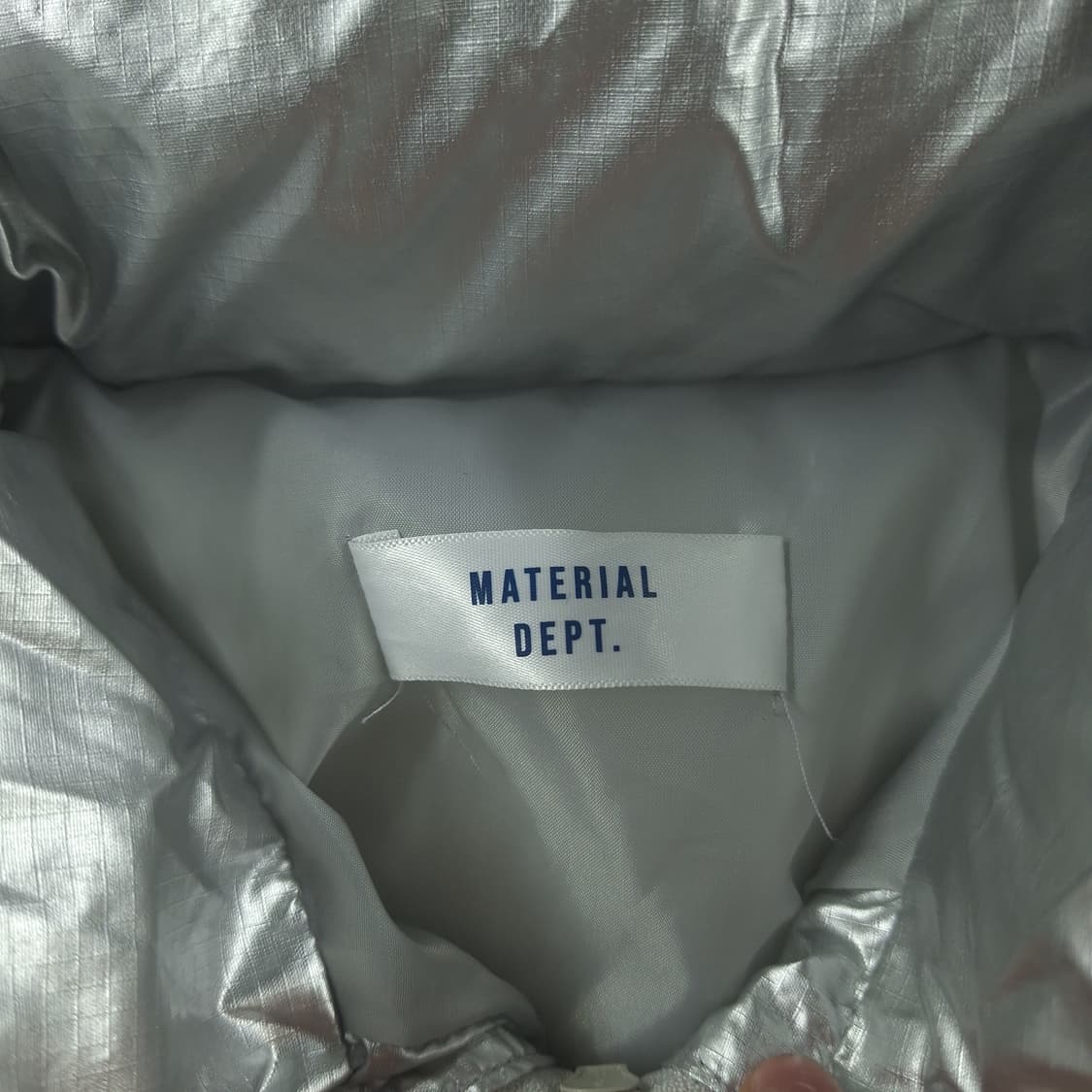 MATERIAL DEPT 실버 유광 메탈릭 히든지퍼 크롭 솜패딩 점퍼 상품이미지8