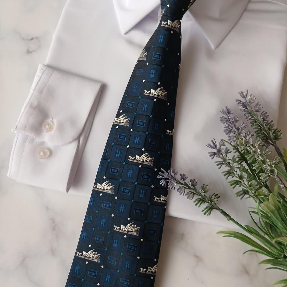 프리빌리지 네이비 오페라 하우스 넥타이 9.6cm A+등급 K19185
 상품이미지4