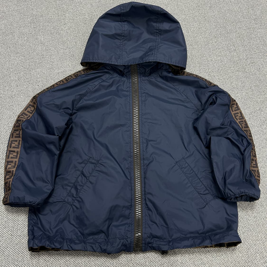 펜디 키즈 리버시블 바람막이(6a) 상품이미지3