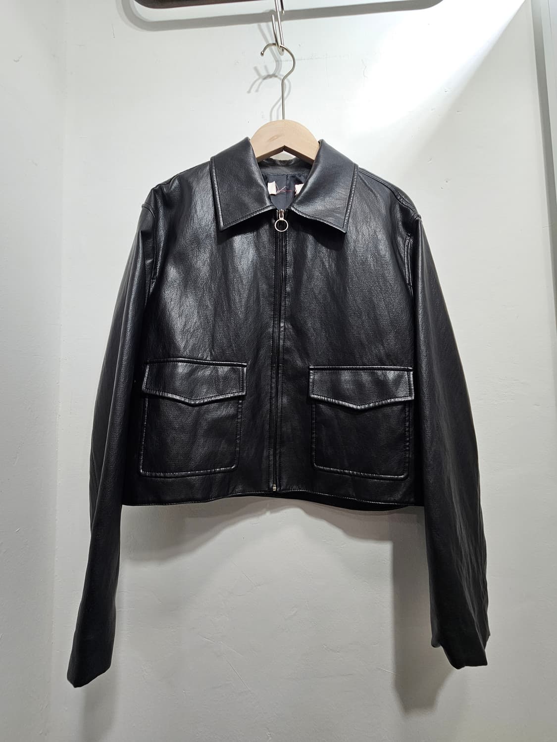 블랙 에코 가죽 세미크롭 자켓  상품이미지7