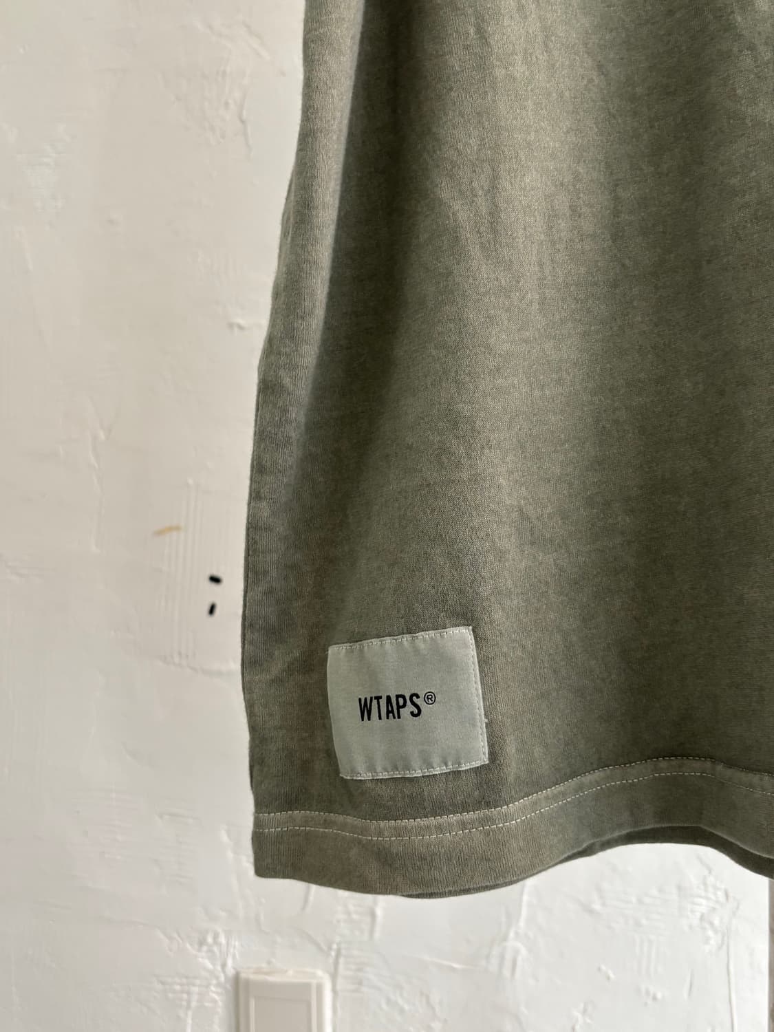 WTAPS 더블탭스 올리브 Sign-OD 피그먼트 다이드 반팔 티셔츠  상품이미지3