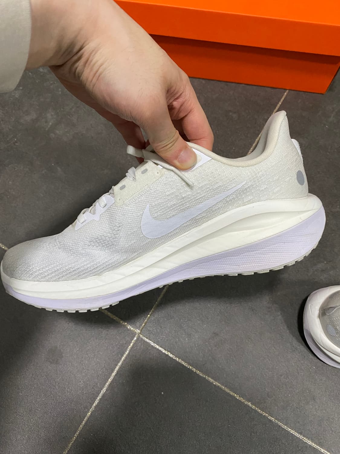 풀박스 나이키 보메로17 260 러닝화 운동화 화이트 플레티넘 틴트 상품이미지3