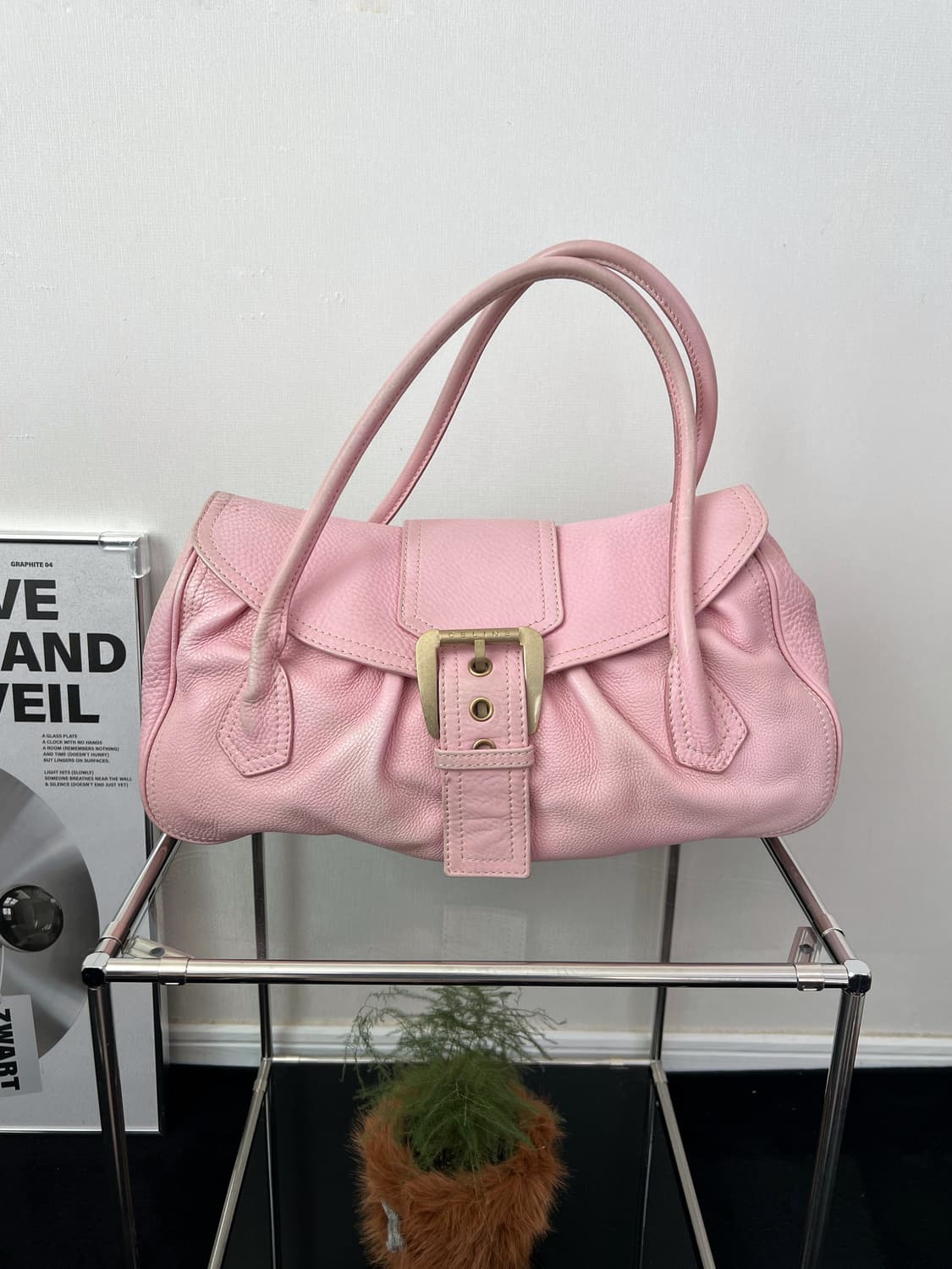 셀린느 마카담 버클 숄더백 상품이미지1