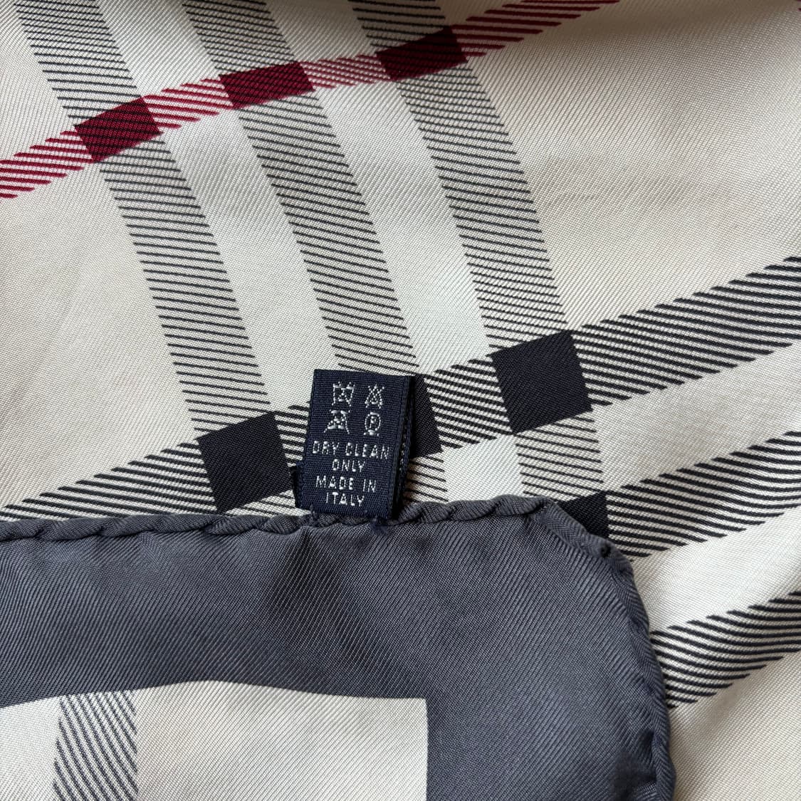 버버리 시그니처 체크 스카프 실크 대형 스카프 상품이미지7