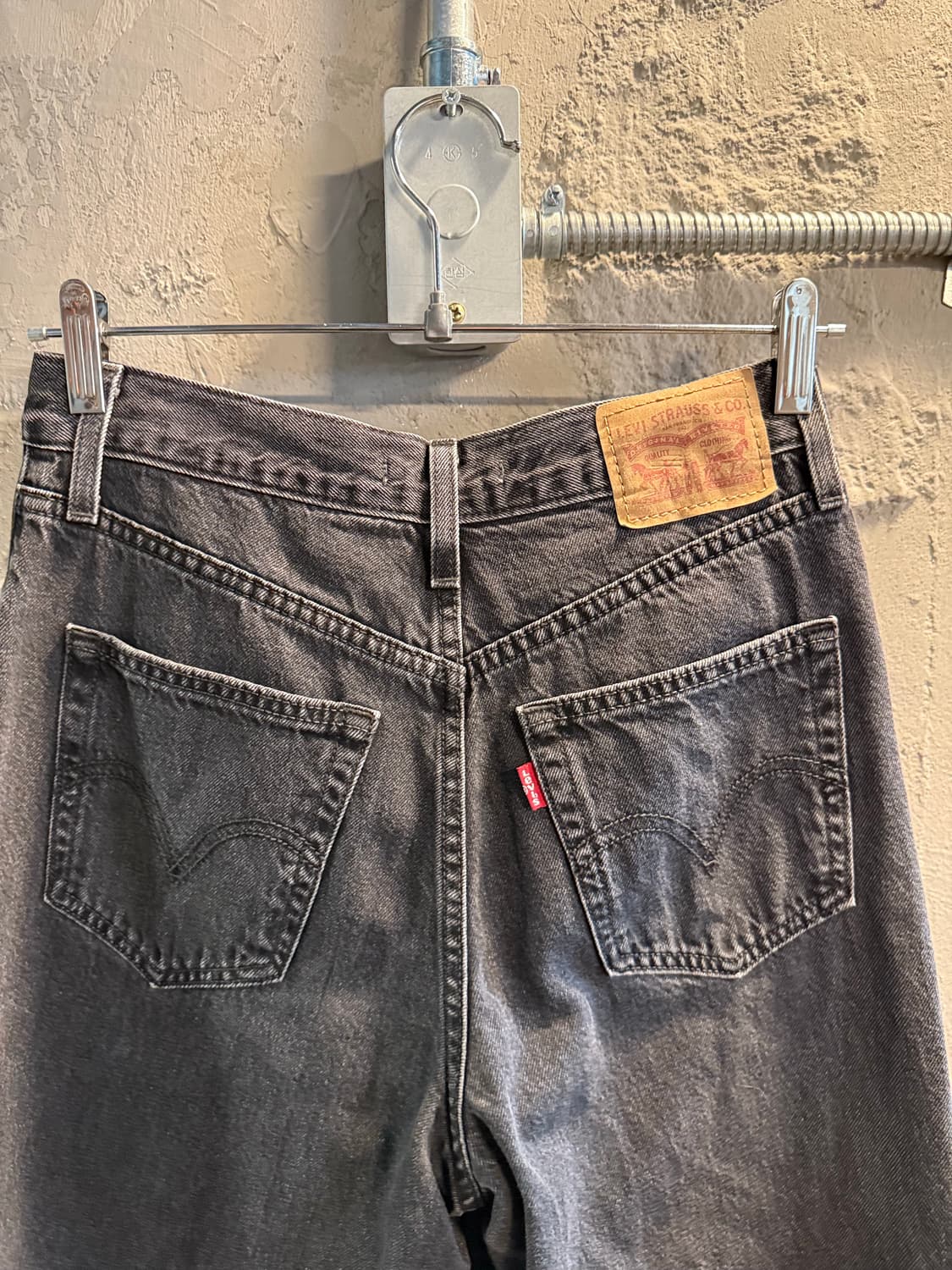 리바이스 LEVIS 하이웨이스트 스트레이트 데님 블랙 26 상품이미지5