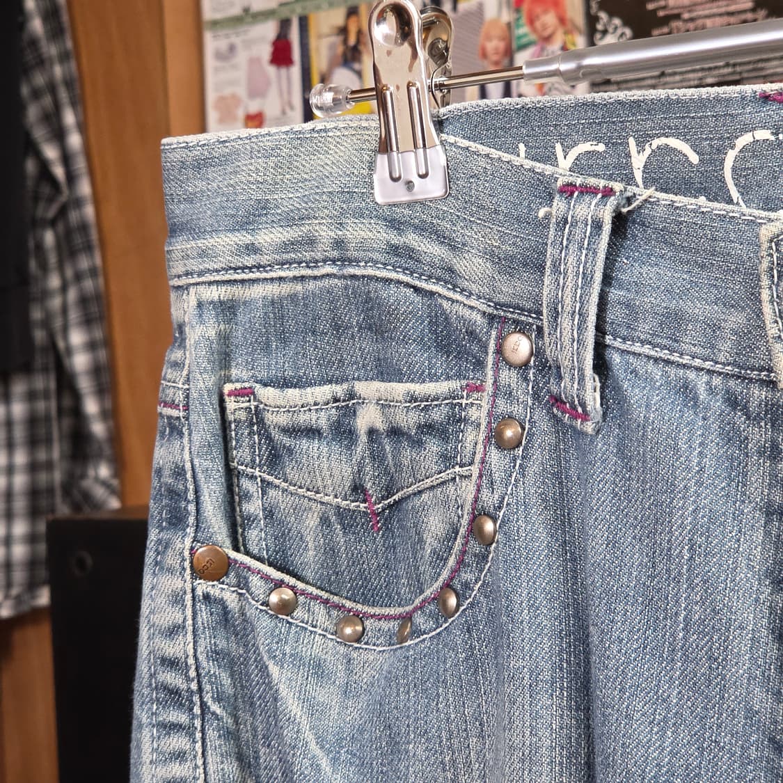 연청 스터드 퍼플 스티치 버튼 플라이 부츠컷 데님 팬츠 상품이미지4