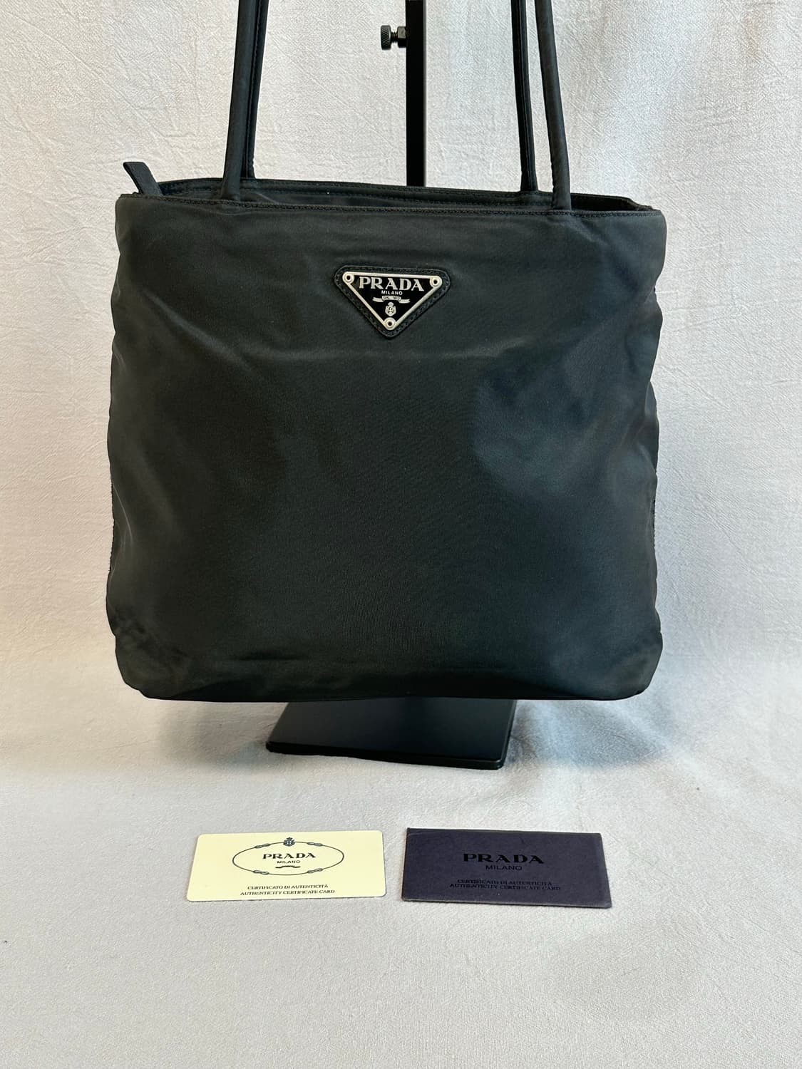 프라다 블랙 토트백 + 개런티카드 나일론 포코노 숄더백 상품이미지2