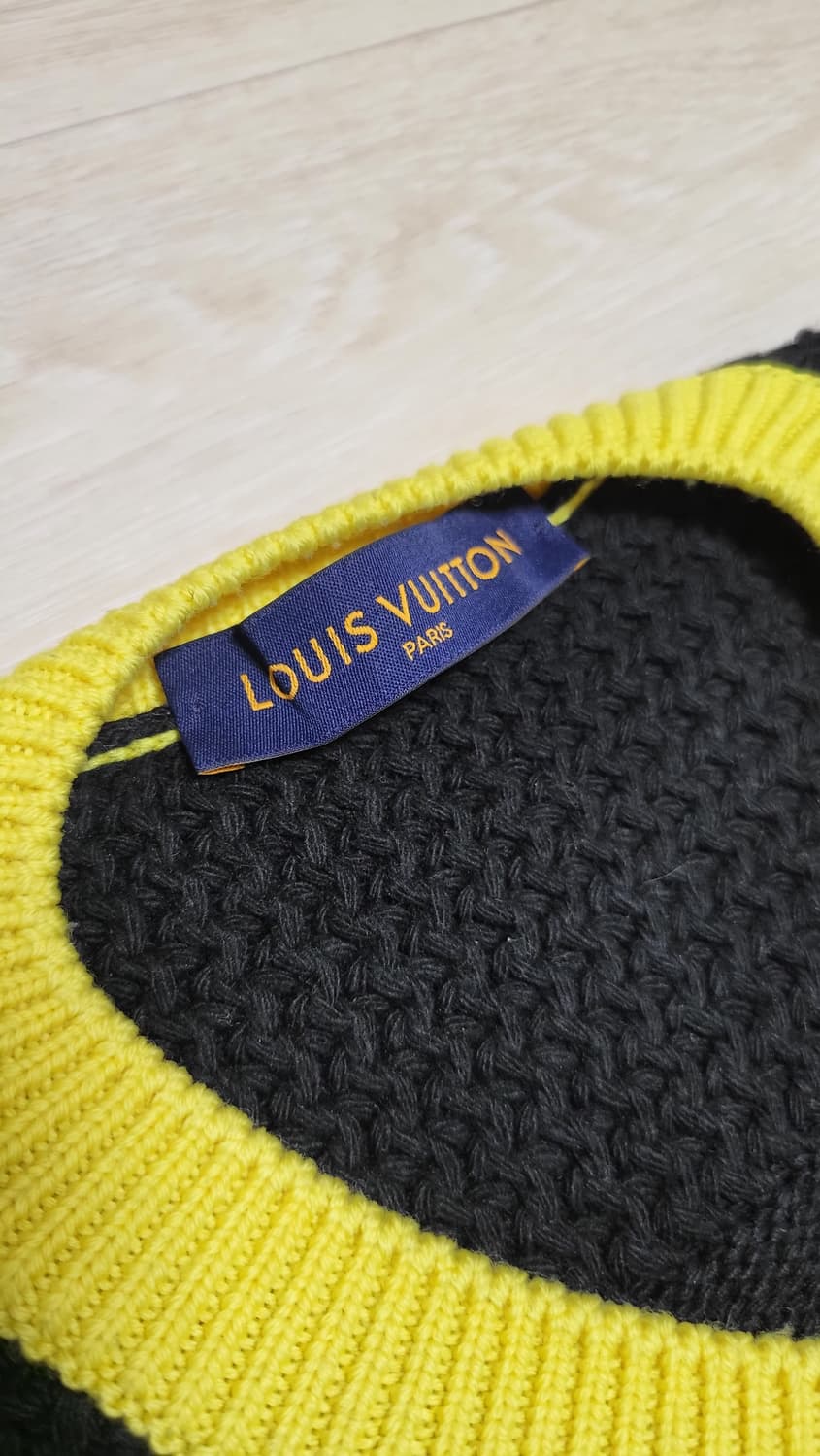 루이비통 인타르시아 풋볼 v넥 니트 bts 상품이미지4