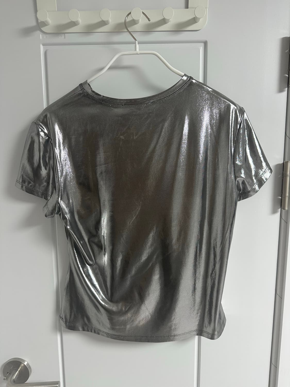 H&M x 글렌 마틴스 프린티드 메탈릭 티셔츠 실버 그린 L 상품이미지2