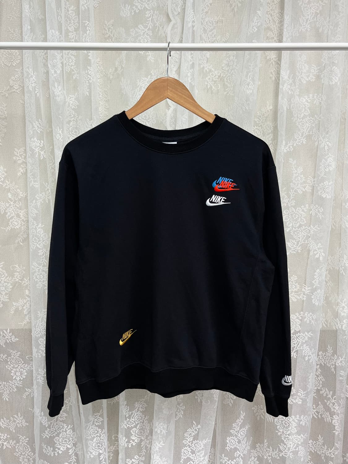 L) 나이키 멀티 스우시 맨투맨 블랙 상품이미지1