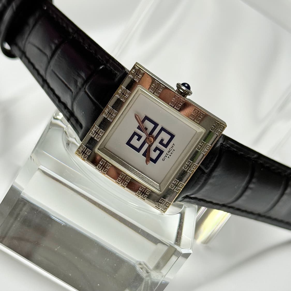 80's90's 빈티지 지방시 로고 엠보싱 스퀘어 워치 상품이미지1