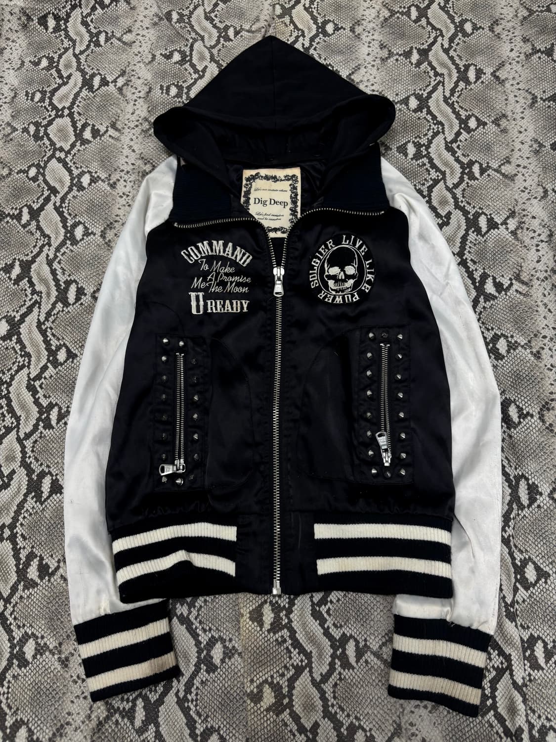  00‘s Rare Design Skull Patch&Stud Detai 상품이미지1