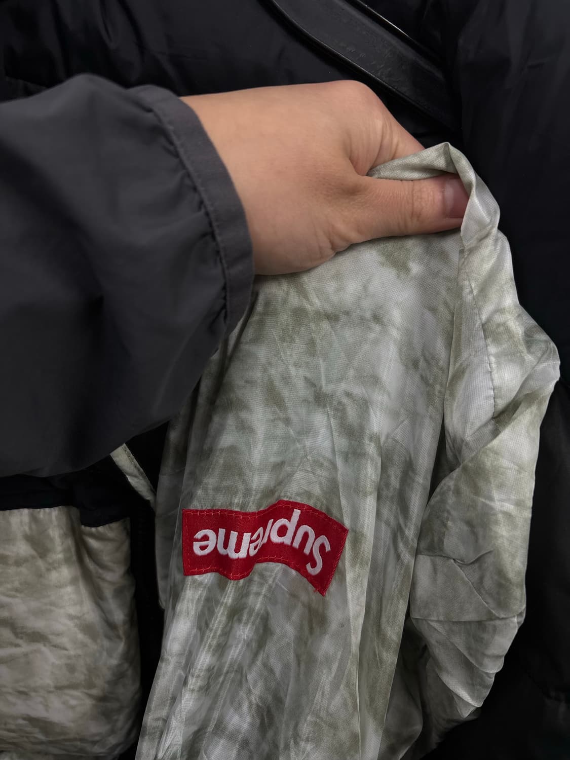 노스페이스x슈프림 페이퍼 프린트 다운패딩 상품이미지8