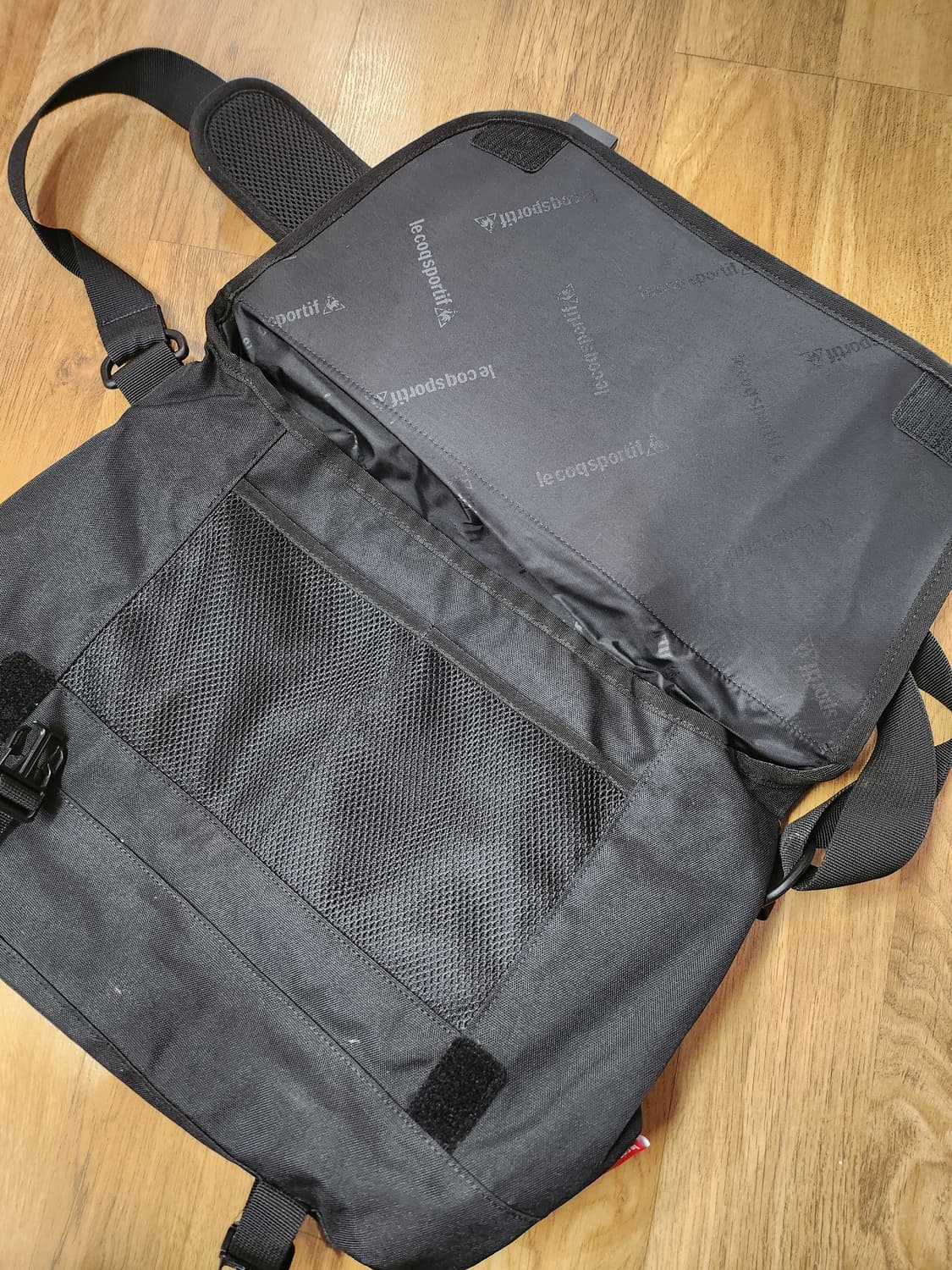 400) 르꼬끄 빅로고 메쉬포켓 메신저백 상품이미지3