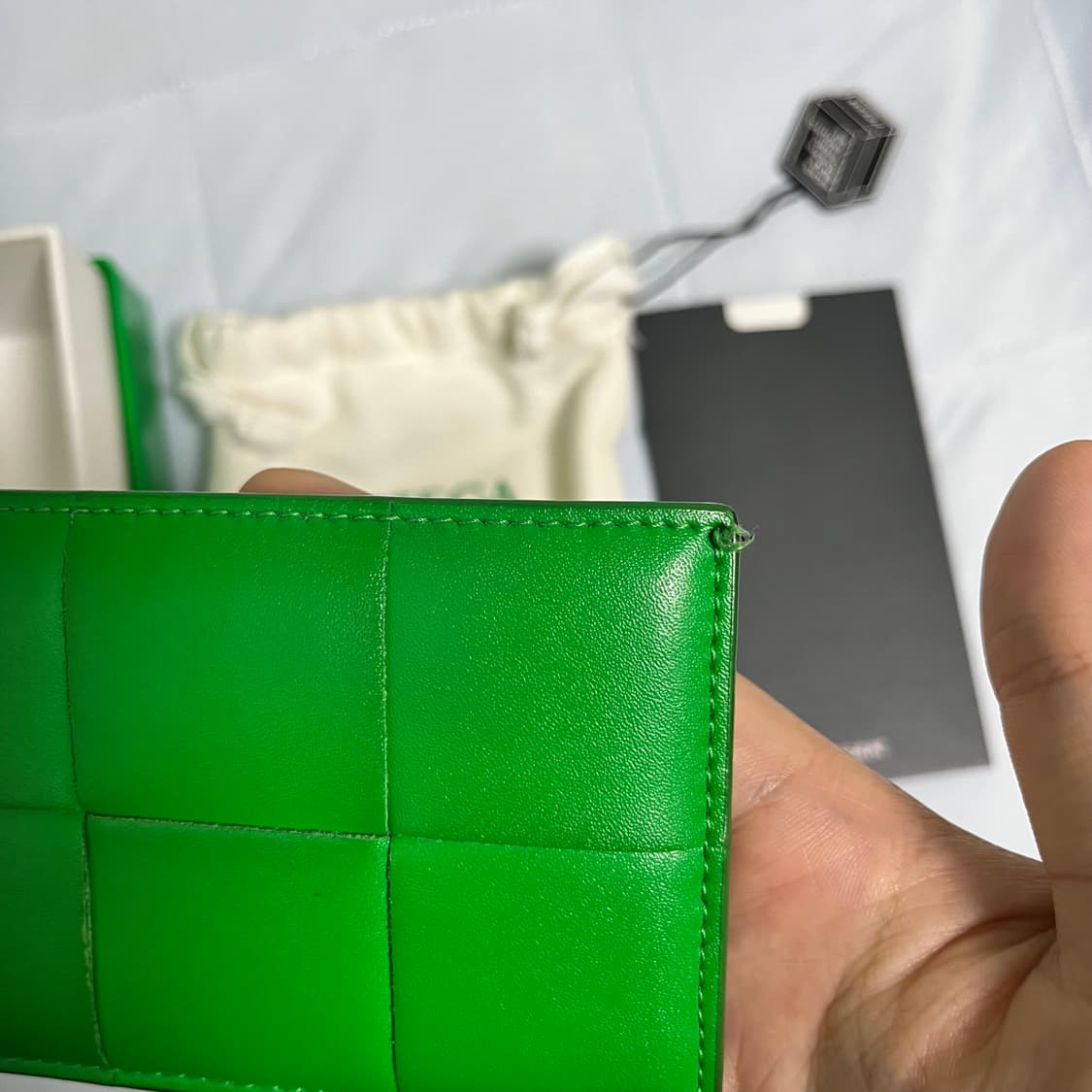 보테가베네타 카드지갑 카프스킨 패러킷 상품이미지3