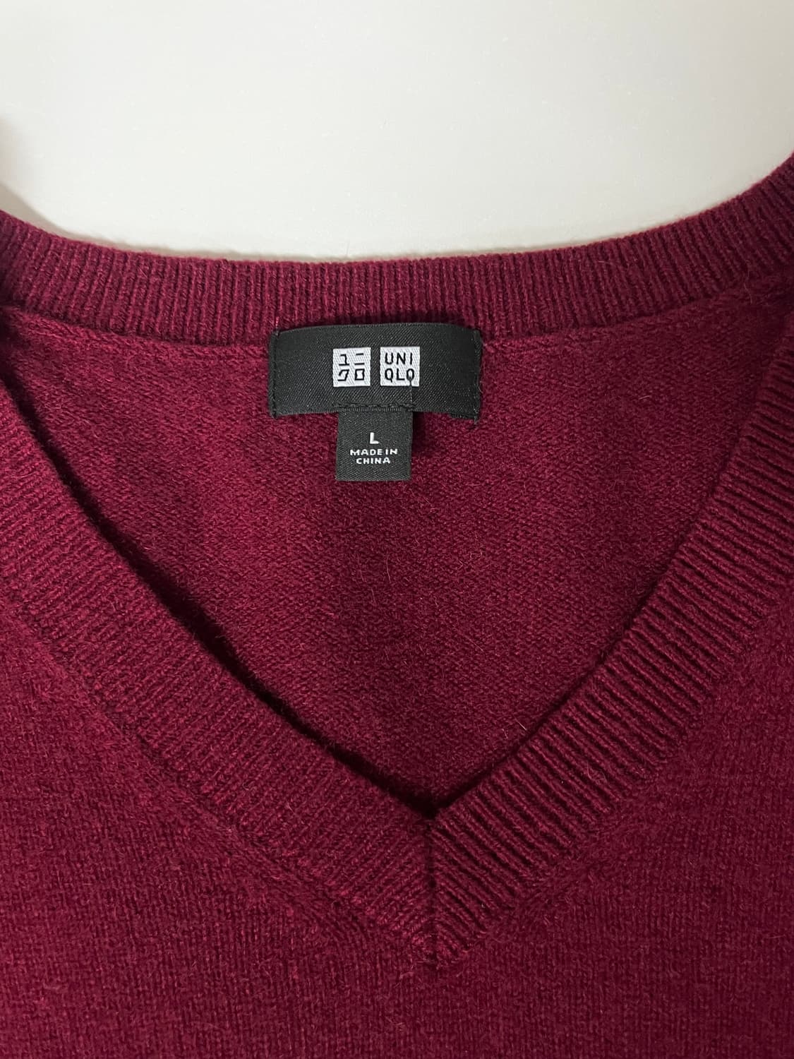 L) 유니클로 캐시미어 브이넥 니트 버건디 상품이미지4