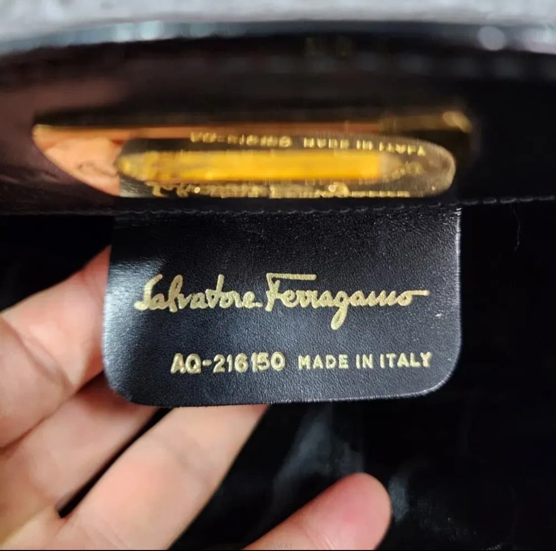 페라가모 페이턴트 미니 체인 크로스백 상품이미지8