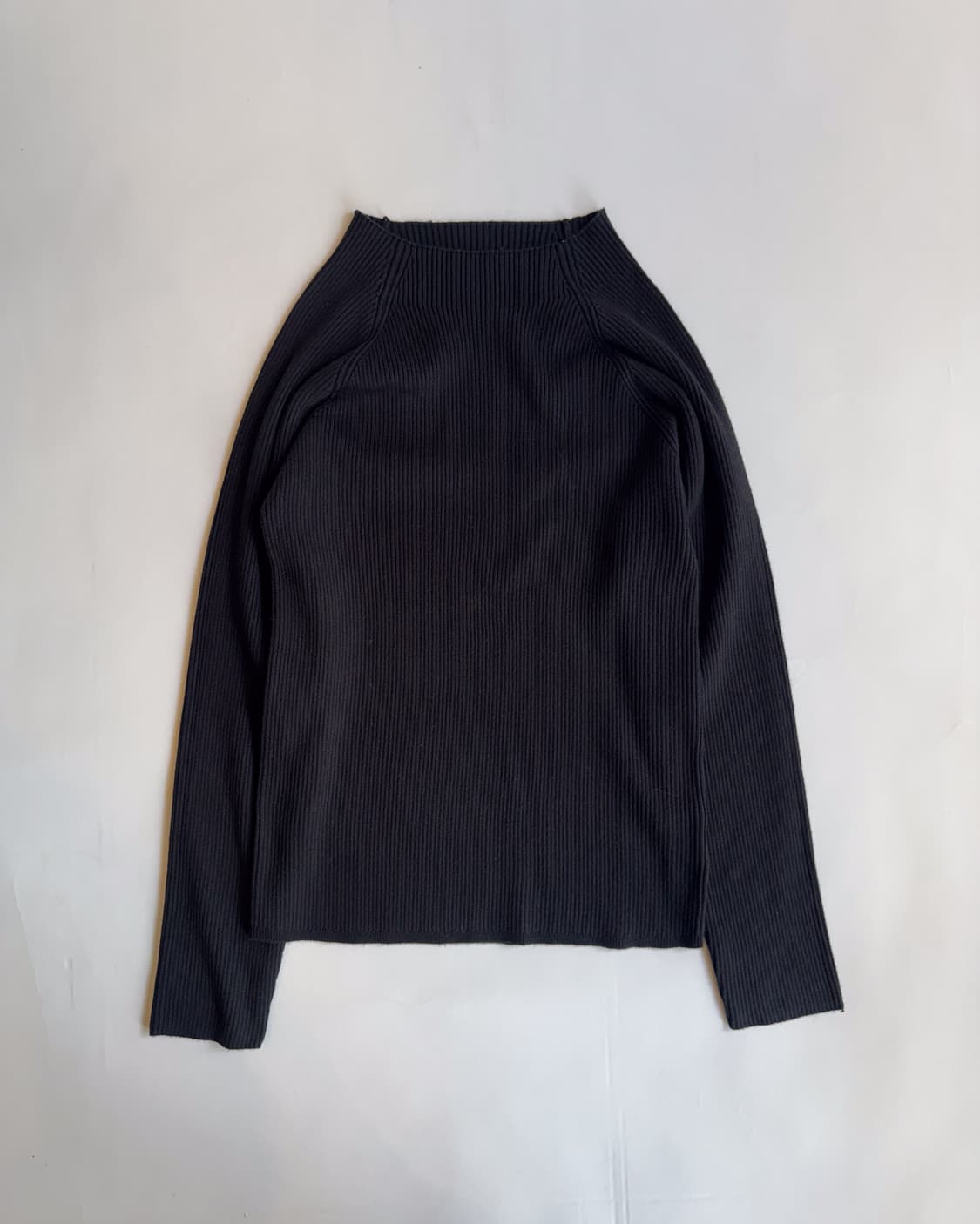 Black Ribbed Mock Neck Top  상품이미지1