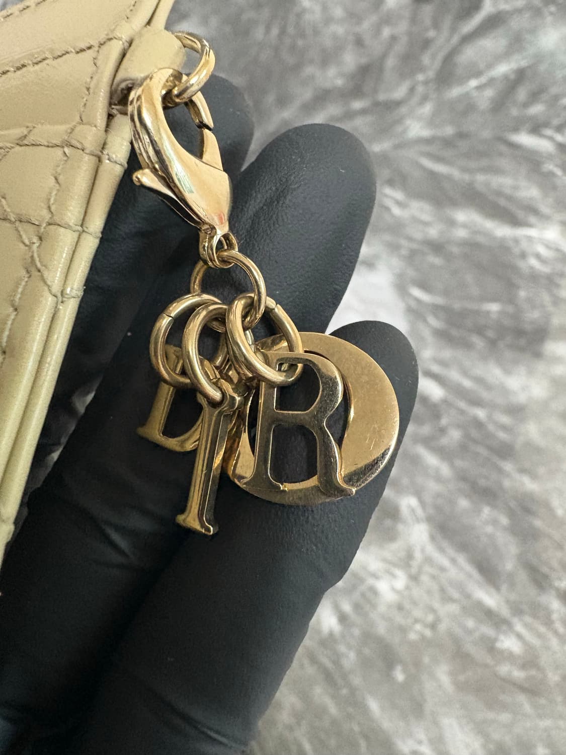 [새상품급] 디올 레이디 까나쥬 램스킨 카드지갑 상품이미지4