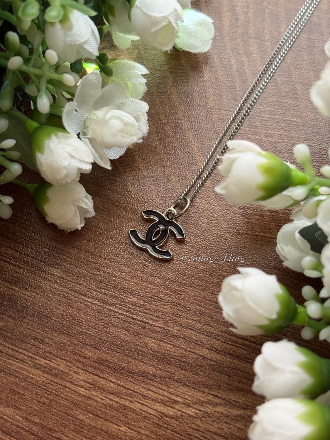 블랙) 샤넬 심플 미니 로고 실버 목걸이 상품이미지1
