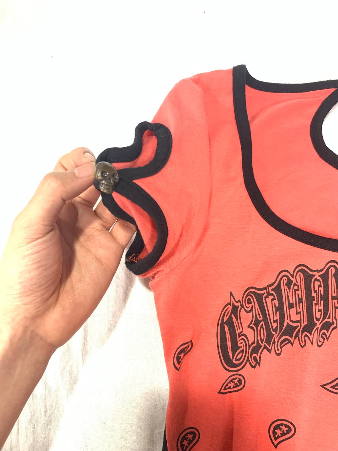 d.i.a skull detail unbalanced top 상품이미지5