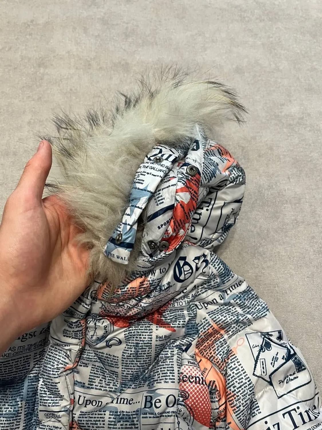 존 갈리아노 뉴스페이퍼 푸퍼자켓 상품이미지2