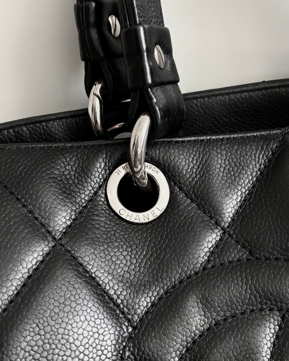 CHANEL QUILTED CAVIAR TOTE BAG 샤넬 퀄팅 캐비어 상품이미지9
