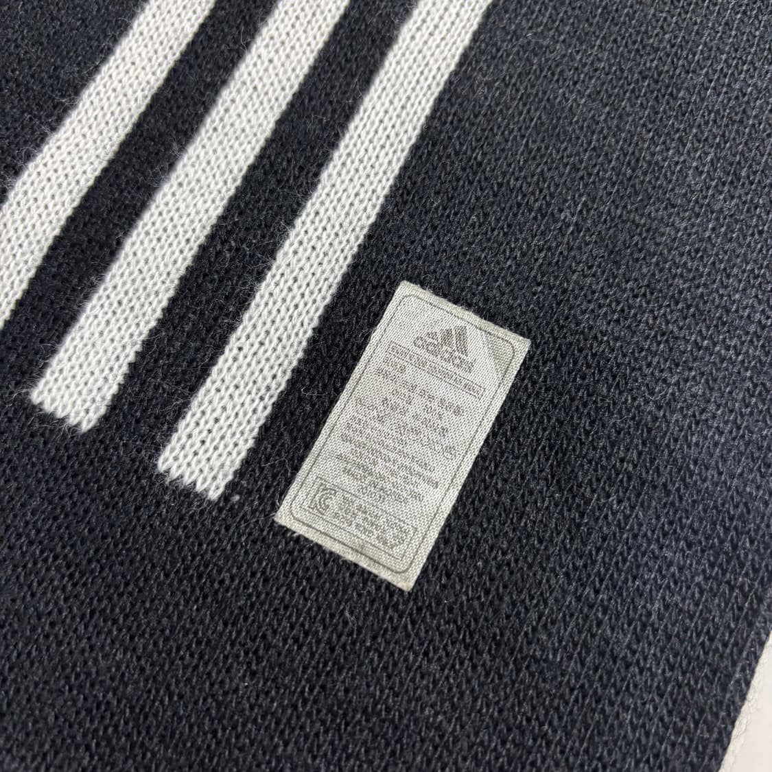 OS 아디다스 검흰 3스트라이프 숏 머플러 상품이미지3