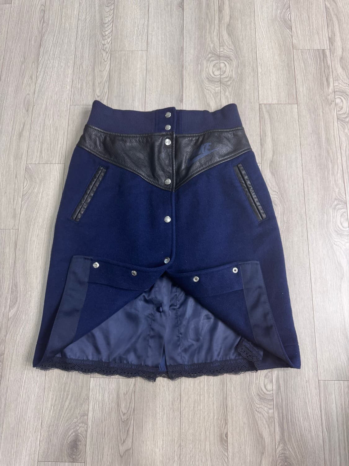 사카이 나이키 윈드러너 스커트 네이비 상품이미지1