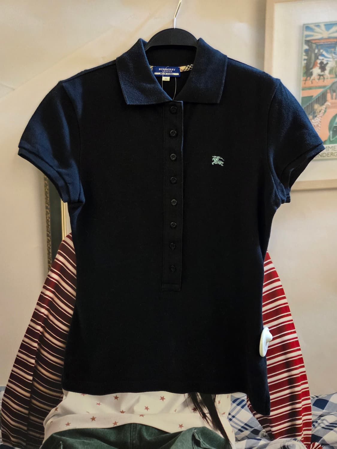 Burberry 버버리 블랙 민트로고 카라티 상품이미지1