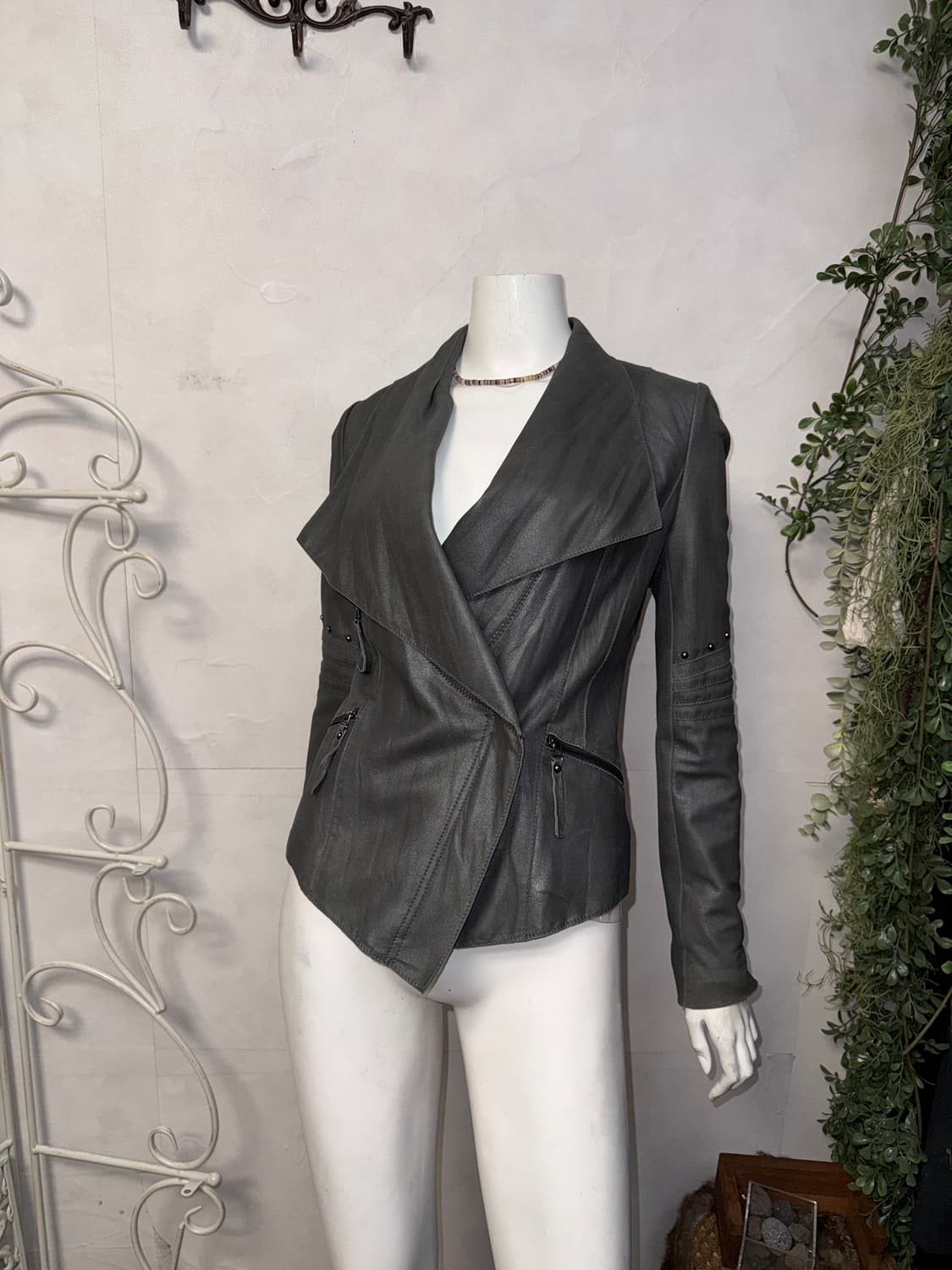 Demoo gray goat skin drape stud jacket 상품이미지6