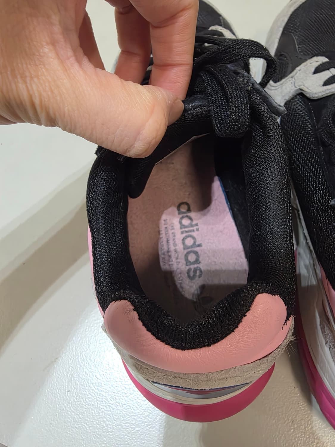 아디다스 팔콘 운동화 250mm 블랙/핑크 상품이미지4