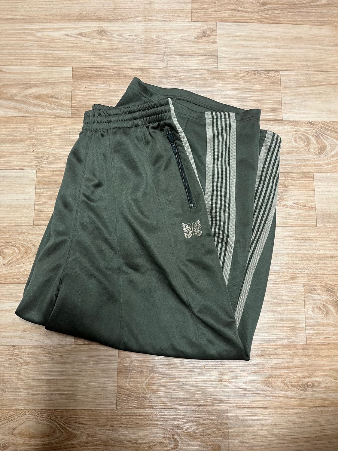 니들스 x LHP hd 트랙팬츠 올리브 xs사이즈 상품이미지5