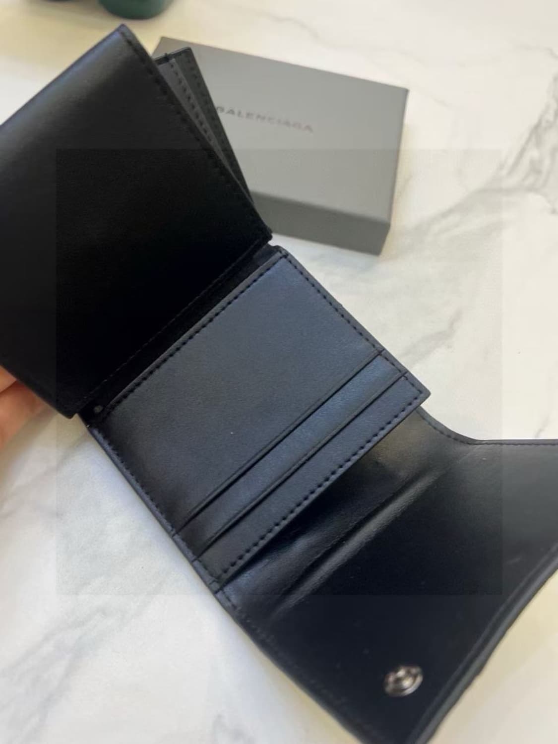 발렌시아가 검은색 가죽 지갑 상품이미지8