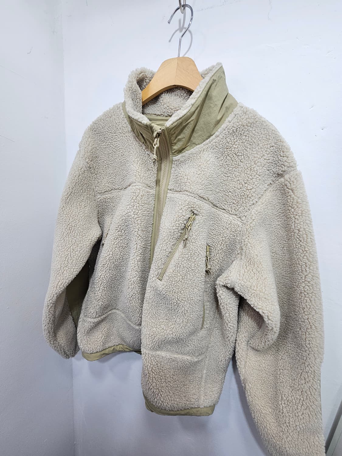 아웃스탠딩&카카오뱅크 콜라보 보아 플리스 자켓 상품이미지8