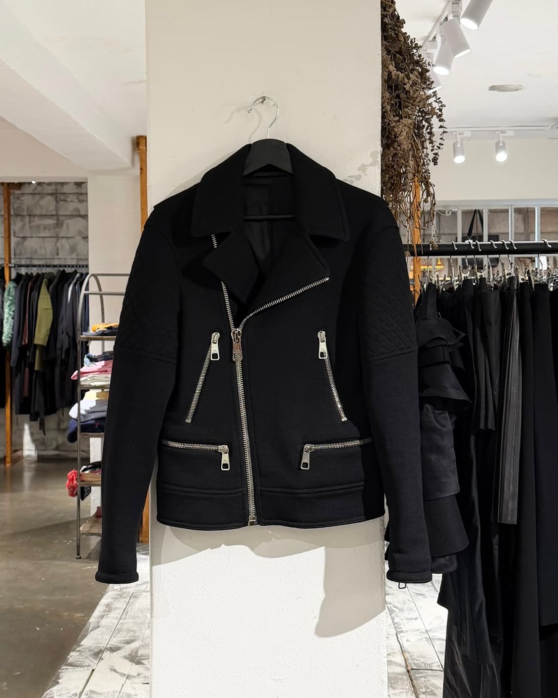 닐바렛 블랙 슬림핏 버진울 바이커 자켓  상품이미지1