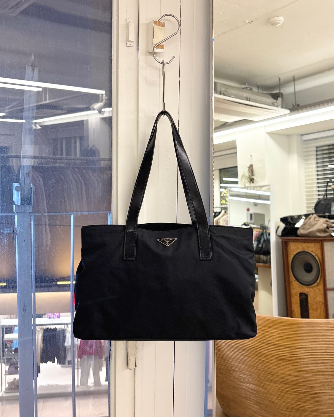 프라다 블랙 테수토 트라이앵글 숄더백 상품이미지1